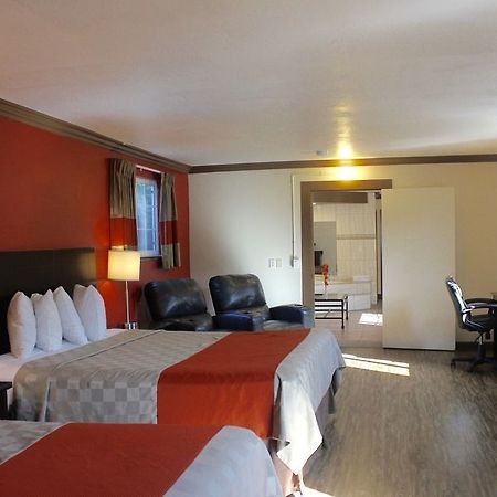 Red Roof Inn & Suites Monterey Exterior foto