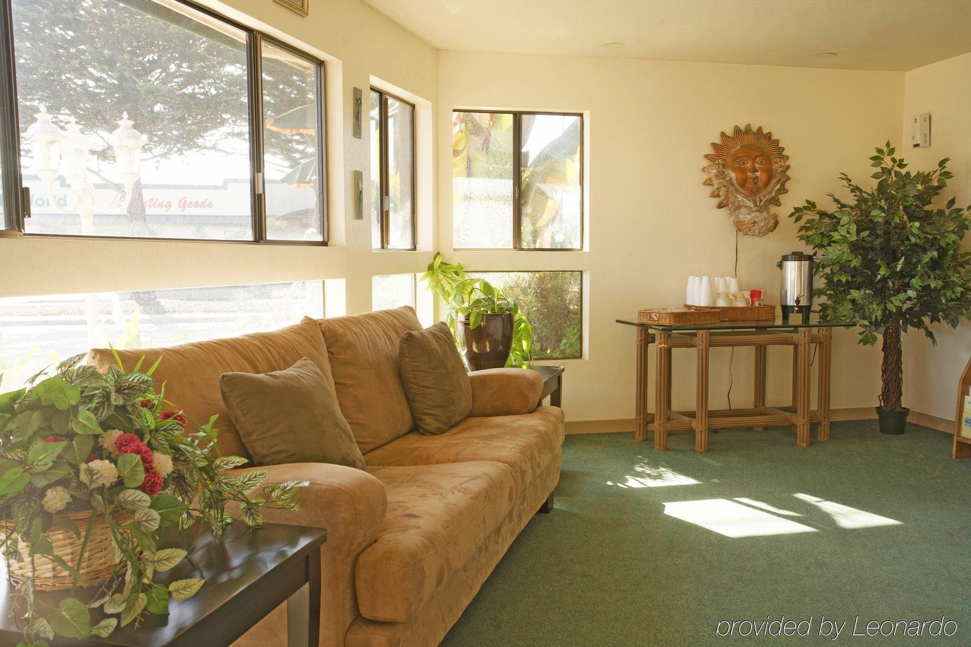 Red Roof Inn & Suites Monterey Interior foto