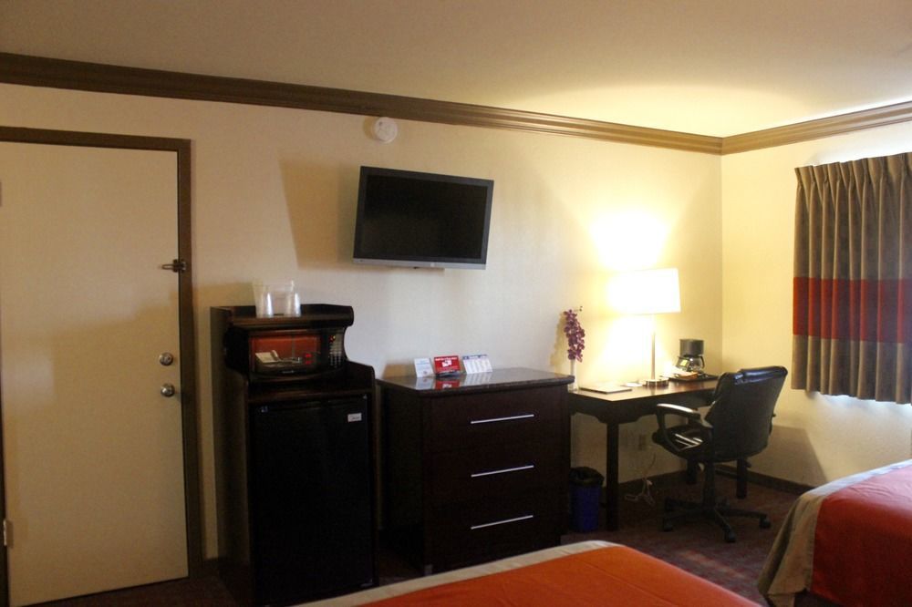 Red Roof Inn & Suites Monterey Exterior foto