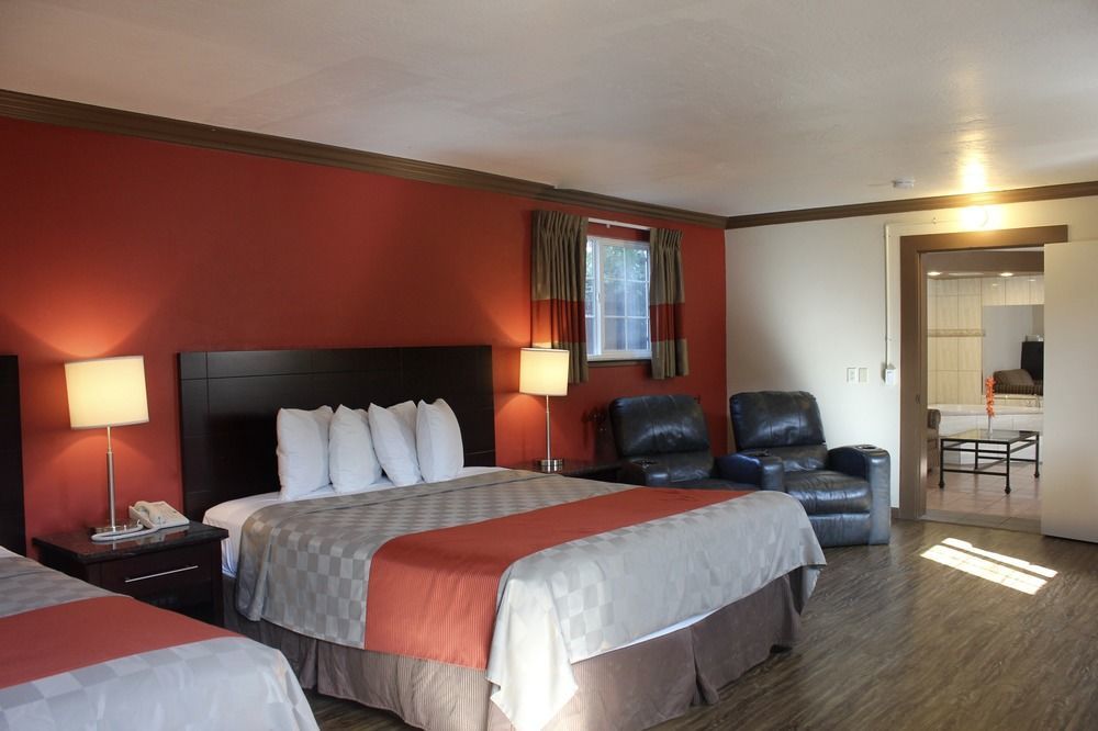 Red Roof Inn & Suites Monterey Exterior foto