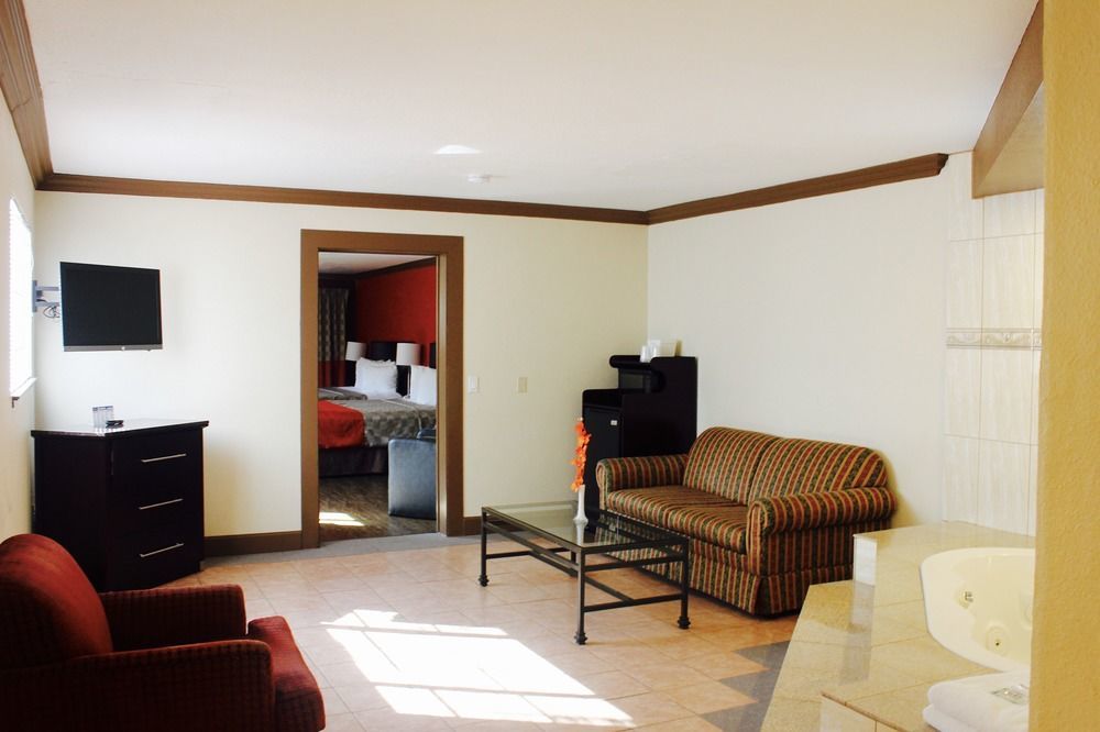 Red Roof Inn & Suites Monterey Exterior foto