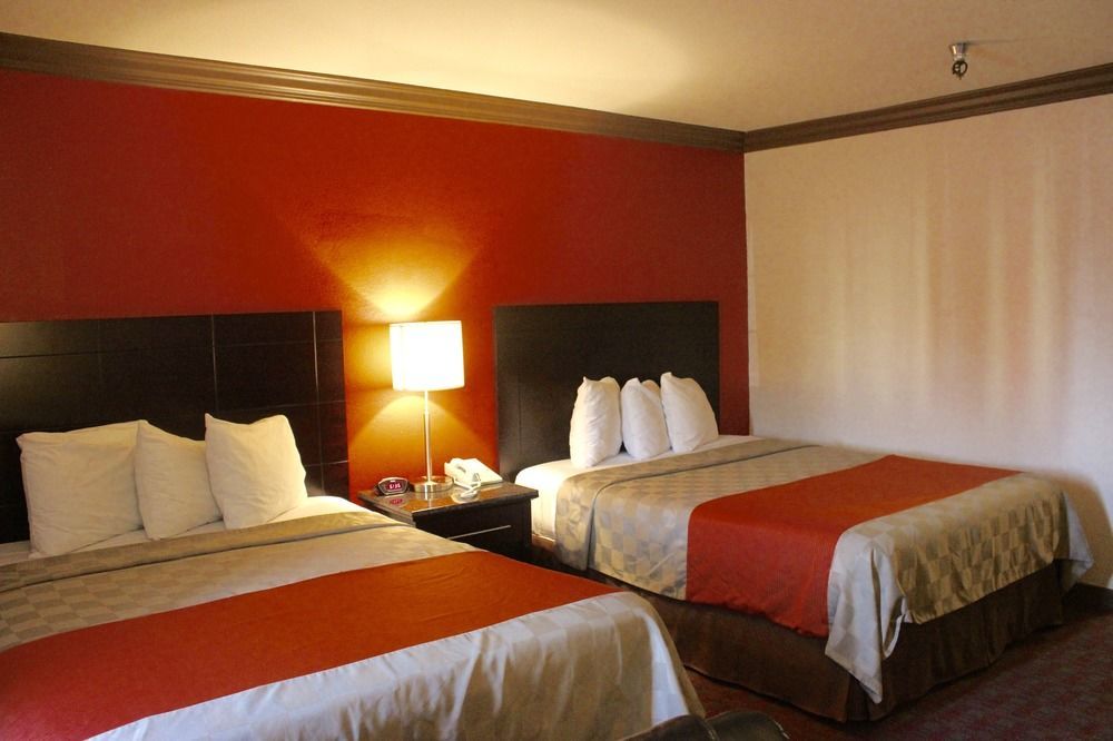 Red Roof Inn & Suites Monterey Exterior foto
