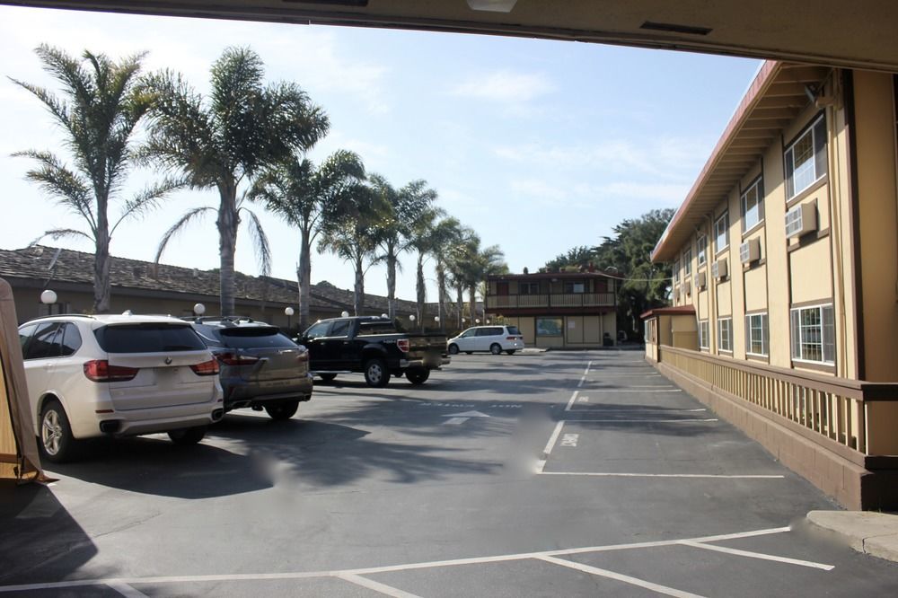 Red Roof Inn & Suites Monterey Exterior foto