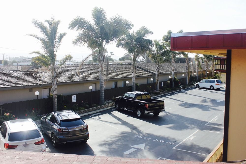 Red Roof Inn & Suites Monterey Exterior foto
