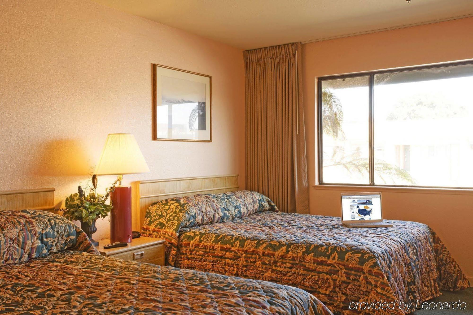 Red Roof Inn & Suites Monterey Quarto foto