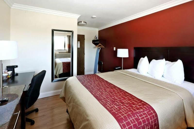 Red Roof Inn & Suites Monterey Exterior foto